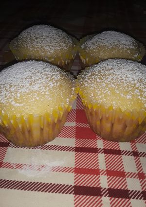 Una foto de Magdalenas de limón muy ricas y esponjosas