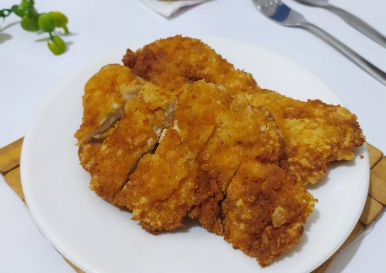 Bagaimana Menyiapkan Chicken katsu crunchy/ayam katsu renyah yang Bisa Manjain Lidah