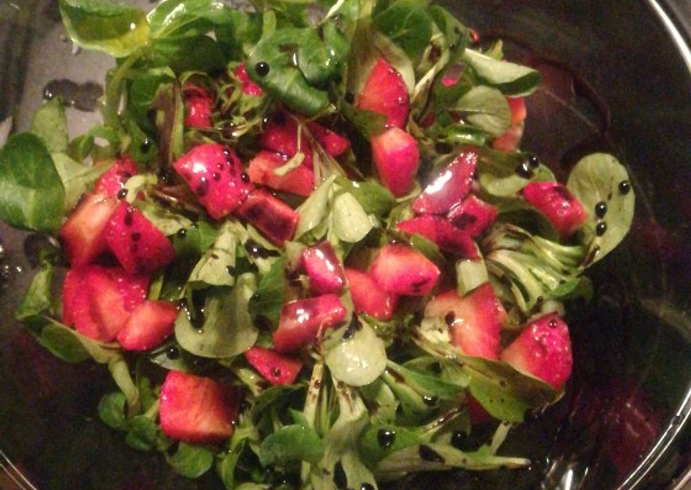Ensalada rúcula, canónigo y fresas
