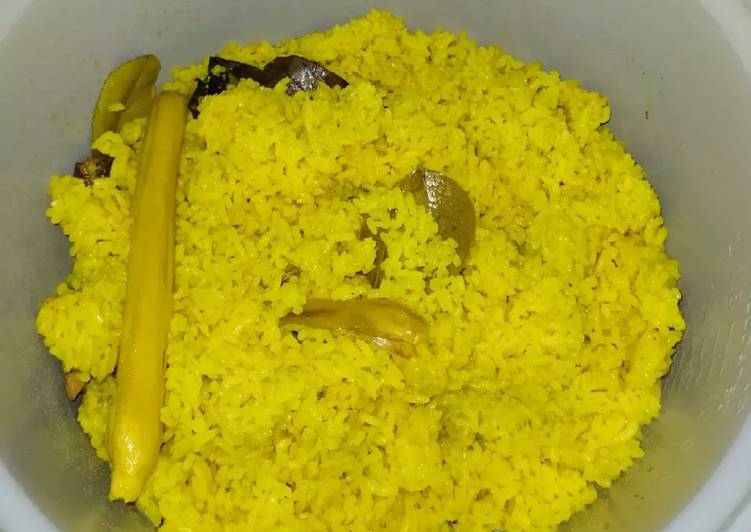 Nasi kuning Rice Cooker