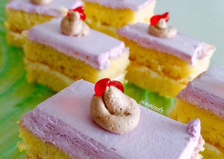 Bolu Hias (Sponge Cake)