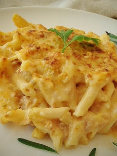 Una foto de Macarrones con chorizo gratinados con bechamel