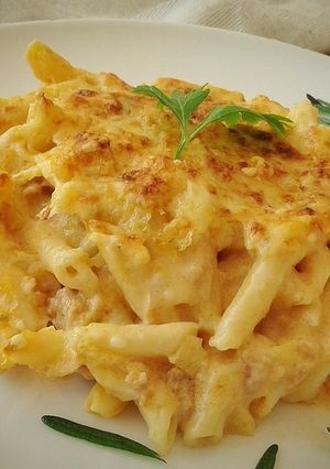 Foto principal de Macarrones con chorizo gratinados con bechamel