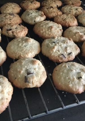 Una foto de Cookies de chocolate con nueces y almendras