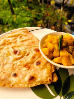 আটার পরোটা ও আলুর তরকারি(attar parota o aloor torkari recipe in Bengali) রেসিপির প্রধান ছবি