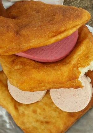 A picture of Fat cake with polony and white liver spread.