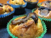 Una foto di muffin con fecola di patate
