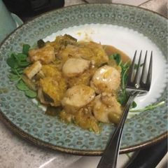 A picture of Scallops with Orange Butter.
