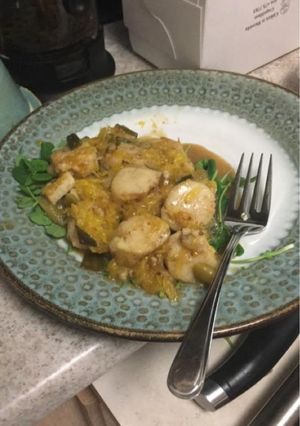 A picture of Scallops with Orange Butter.