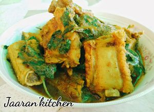 รูปของ แกงคั่วพริกซี่โครงหมูใบยี่หร่า
