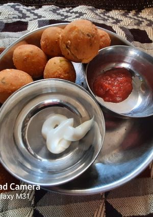 A picture of Chees potato balls.