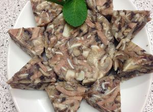 Hình của món Giò thủ .