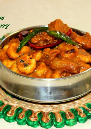 A picture of Kozhi Pidi/Rice Dumplings in Chicken Gravy.