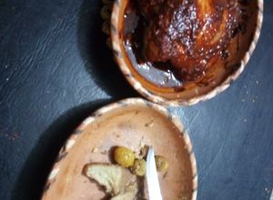 Una foto de Pierna adobada el chile guajillo con tequila y hierba santa las Correa