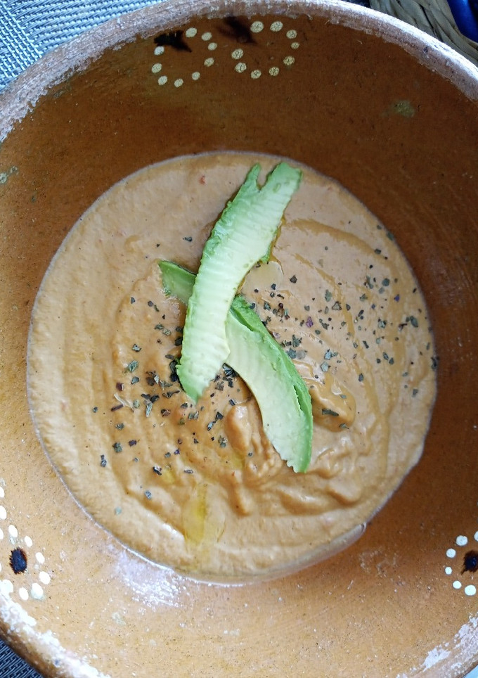 Una foto de Crema de pimiento rojo y champiñones 🍎🍄🍄