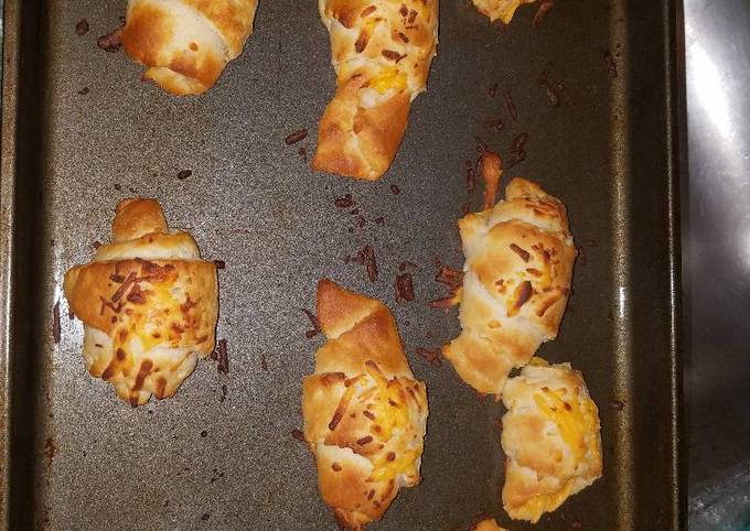 How to Prepare Homemade Steven&#39;s Cheese stuffed Crescent Rolls