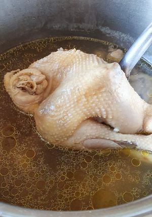 รูปของ ไก่บ้านต้มน้ำปลาไทยๆ หอมกลิ่นตะไคร้