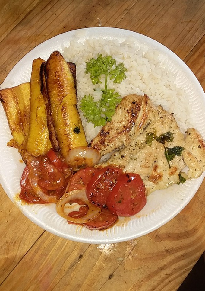 Una foto de Pollo a la plancha... Y salsa ranchera