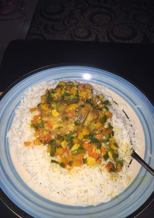 A picture of Curry sauce with boiled rice.