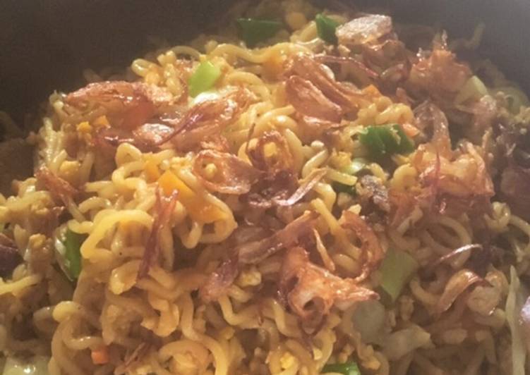 Langkah Mudah untuk Menyiapkan Mie goreng sayur bakso, Enak