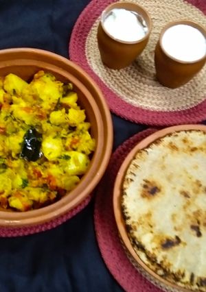 A picture of Aloo Bhaji with Kaladi Bhakhri.