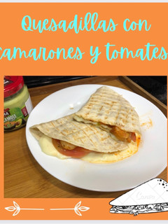 Una foto de Quesadillas con camarones y tomate 🧀🍤🍅