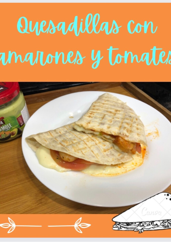 Una foto de Quesadillas con camarones y tomate 🧀🍤🍅