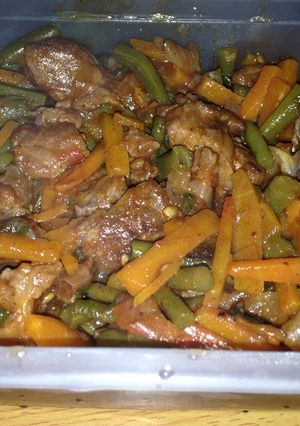 A picture of French beans(mishiri) with Carrots and beef.