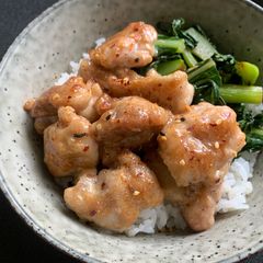 A picture of Oyster Sauce & Mayonnaise Chicken Rice Bowl.