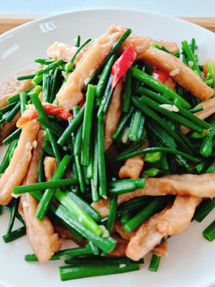 韭菜花拌炒甜不辣 的食譜成品照片