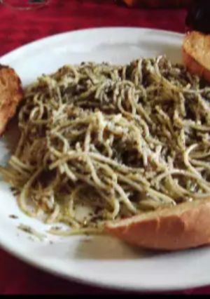 Una foto de Spaghetti al Pesto con Albahaca Seca