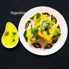 A picture of Khaman Dhokla.