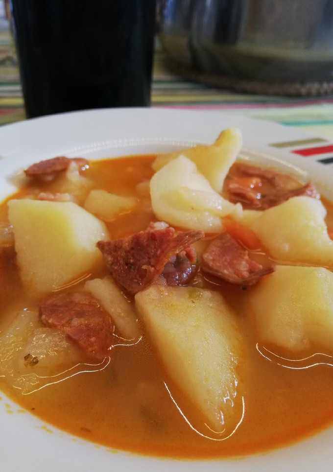 Una foto de Patatas a la riojana en cazuela