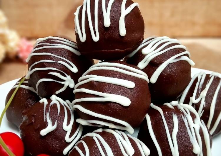 Chocolate Cake Truffles