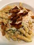 Penne rigate con pesto di fave guanciale croccante e ricotta di pecora salata