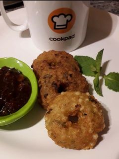 साबूदाना और आलू वड़ा (sabudana aur aloo vada recipe in Hindi) रेसिपी मुख्य फोटो