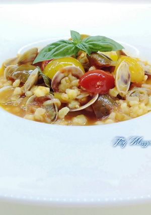 Foto di Fregola sarda fatta a mano con lupini in guazzetto