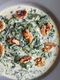 Espinacas con bechamel a los tres quesos y nueces