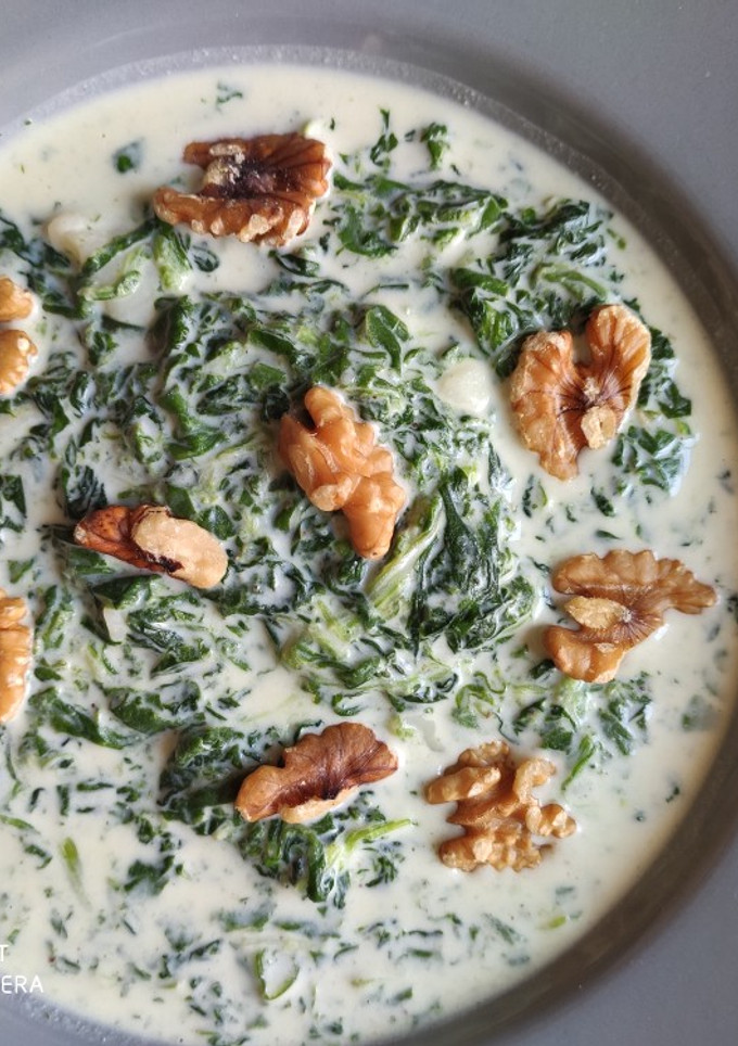 Una foto de Espinacas con bechamel a los tres quesos y nueces