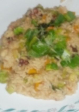 Una foto de Risotto de vegetales con pulpo y pollo.