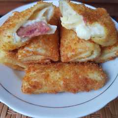 A picture of Risoles Mayo.