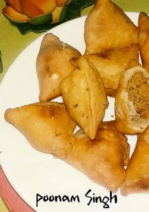 A picture of Besani mini samosa/allahabadi samosa.