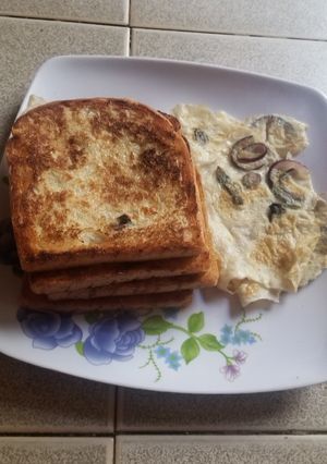 A picture of French toast and fried egg.