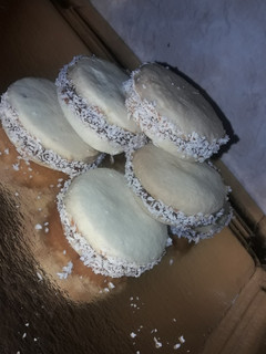 Una foto de Alfajores de Maizena💛