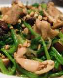 Gà xào nấm hương và cải ngọt