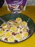 Yogurt con banano almendra y frutos secos