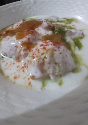 दही वडा (dahi wada recipe in marathi) रेसिपी चे मुख्य फोटो 
