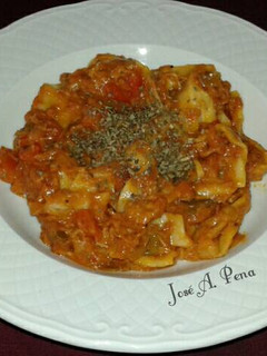 Una foto de Nidos de pasta con salsa..personal