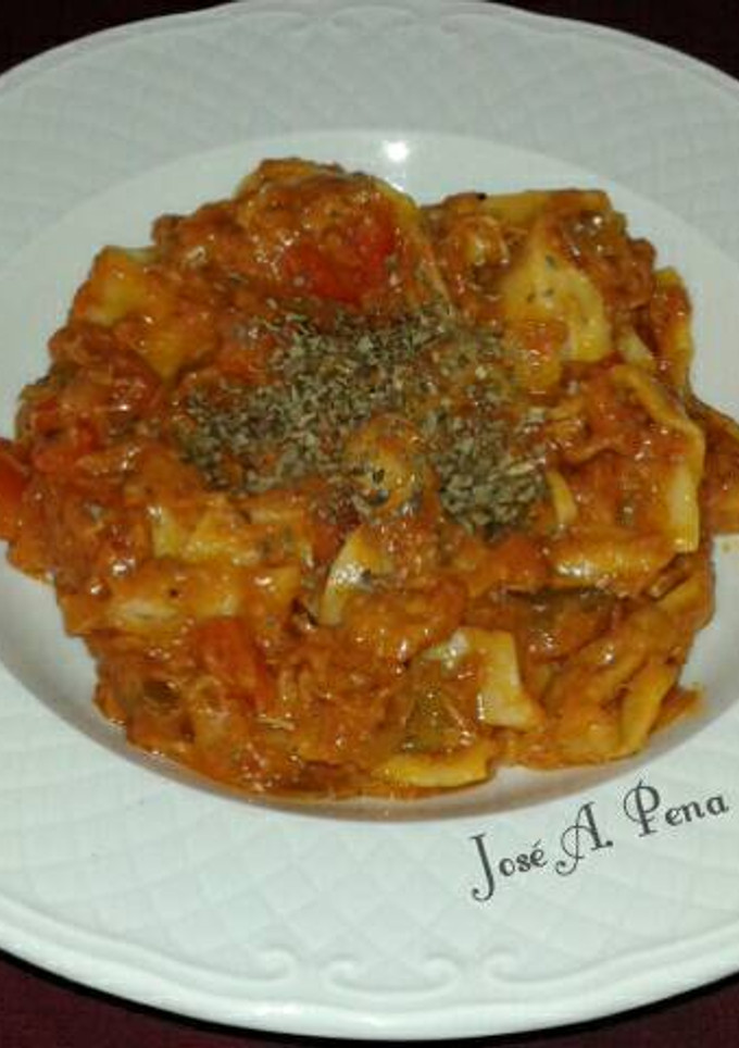 Una foto de Nidos de pasta con salsa..personal