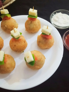 चीज़ बॉल्स (cheese balls recipe in Hindi) रेसिपी मुख्य फोटो